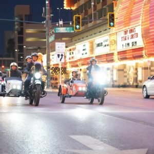 .. Las Vegas by night en side-car