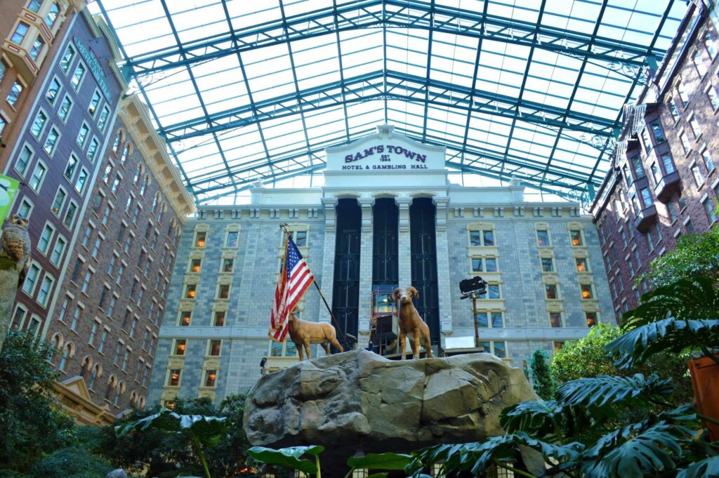LE Sunset Stampede a1 Mystic Falls est un des spectacles préférés des locaux, loin du strip