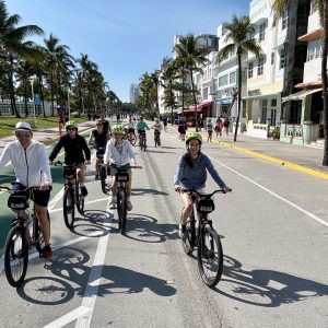 … A vélo à travers South Beach