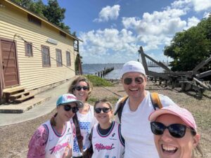 famille en visite guidée Miami Off Road à Coconut Grove