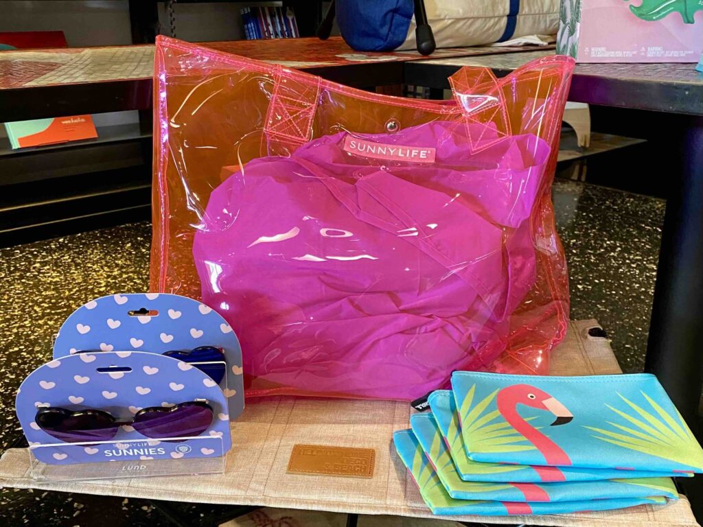 les souvenirs design de la boutique du musée The Wolfsonian à Miami Beach