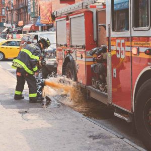 Sur les traces des pompiers new-yorkais : Histoire, rencontre et mise en situation