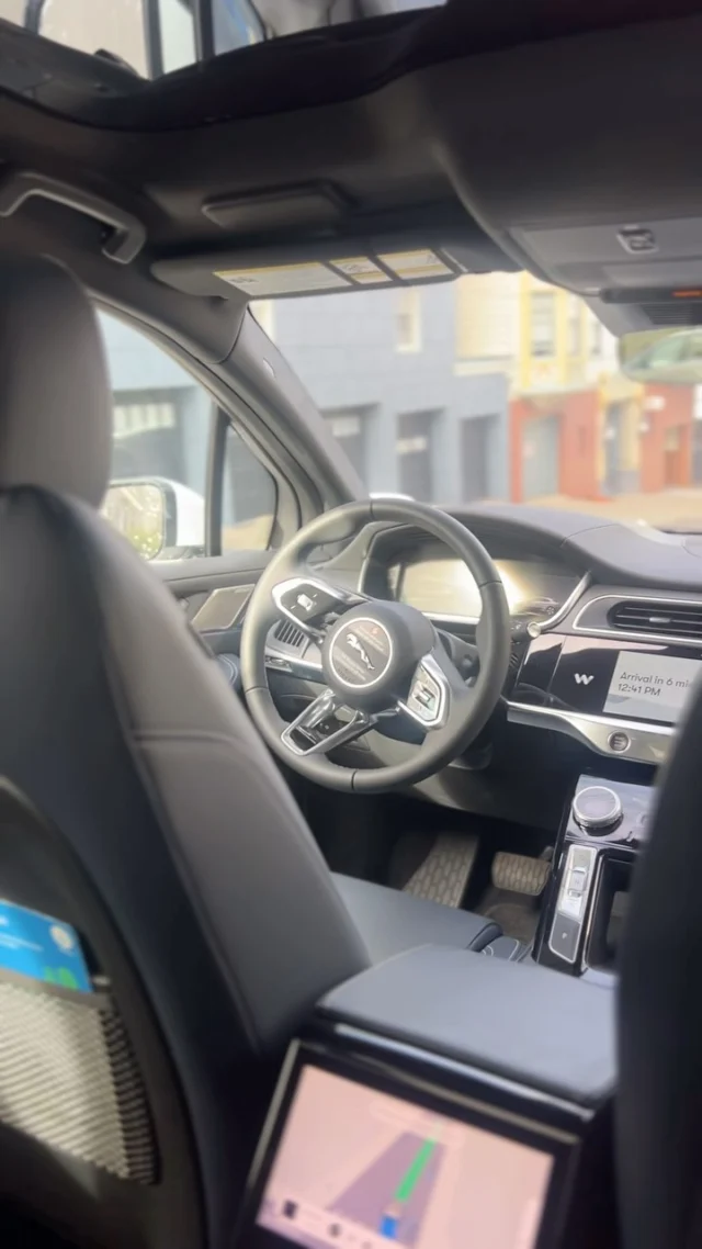 POV : tu prends un taxi sans chauffeur à San Francisco 🚕

#voyage #voyageenfamille #voyageusa #waymo #sanfrancisco
